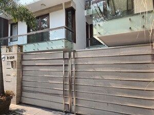 Staircase in  Warehouse at Chittaranjan Park – for Rent