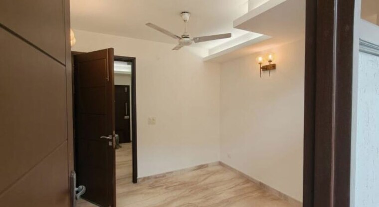 Room, east of kailash 3 Bedroom 125 Sq.Yd. Builder Floor In East Of Kailash Delhi 10534100