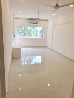 2 BHK + Prayer Room Apartment For Rent in Bandra West