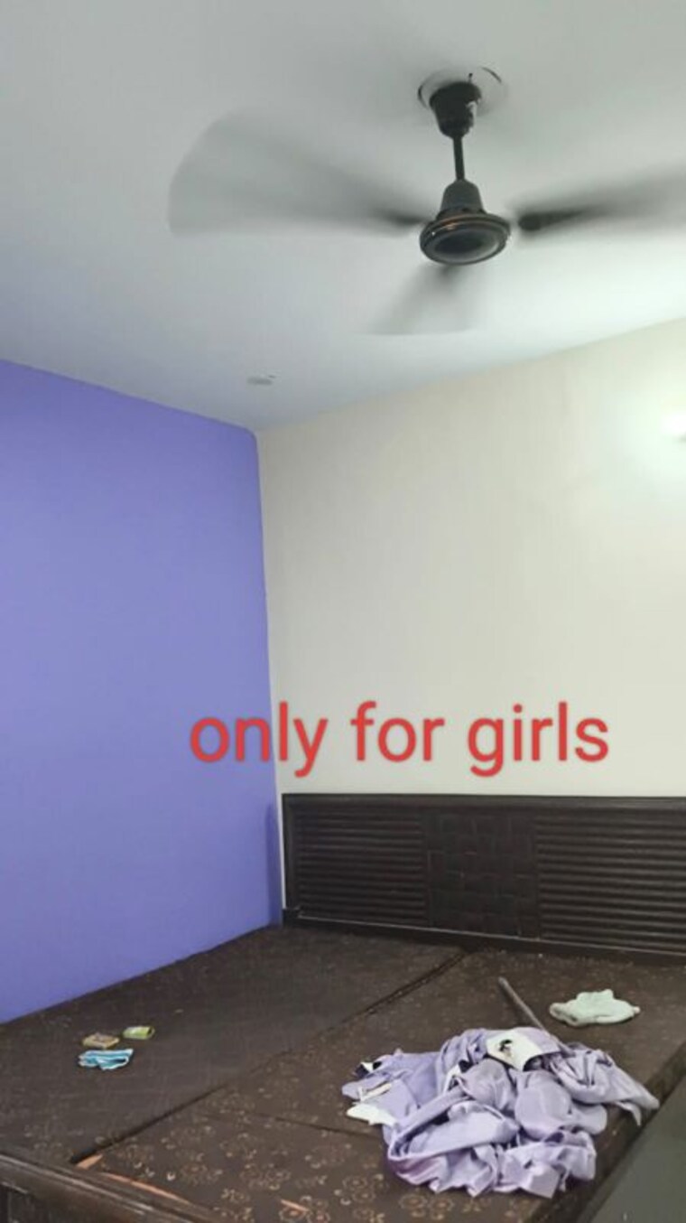 Room, uttam nagar 1 RK 350 Sq.Ft. Builder Floor In Uttam Nagar Delhi 10534121