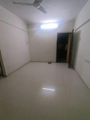 Room in 1 BHK Apartment at Anita Nagar Chs, Kandivali East – for Rent