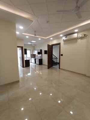 Room in 2.5 BHK Builder Floor at Sector 36 – for Rent