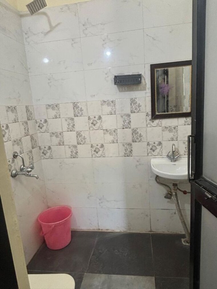 Bathroom, sector 44 Pg For Boys & Girls In Sector 44 10534118