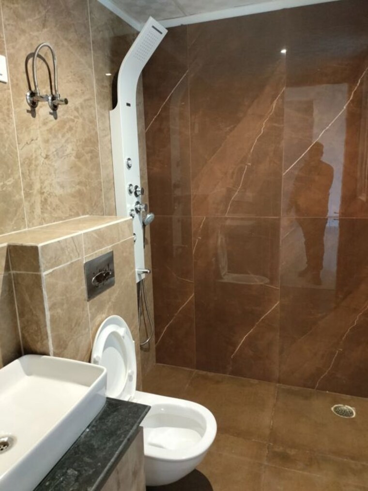 Bathroom, t-homes-phase-1 3 Bedroom 1350 Sq.Ft. Apartment In Siddharth Vihar Ghaziabad 10534119