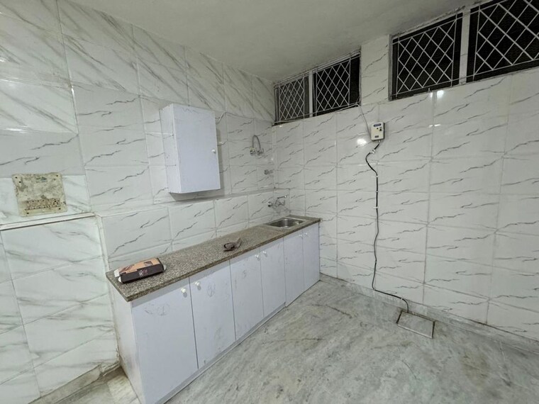 Balcony, chittaranjan park Commercial Warehouse 125 Sq.Yd. In Chittaranjan Park Delhi 10534172