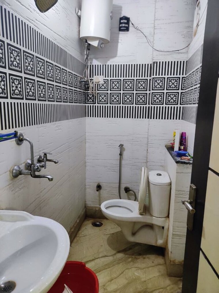Team Area, uttam nagar 3 Bedroom 900 Sq.Ft. Builder Floor In Uttam Nagar Delhi 10534182