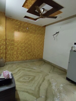 Room in 3 BHK Builder Floor at Uttam Nagar – for Rent