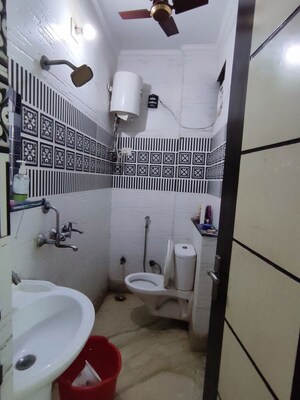 Team Area in 3 BHK Builder Floor at Uttam Nagar – for Rent