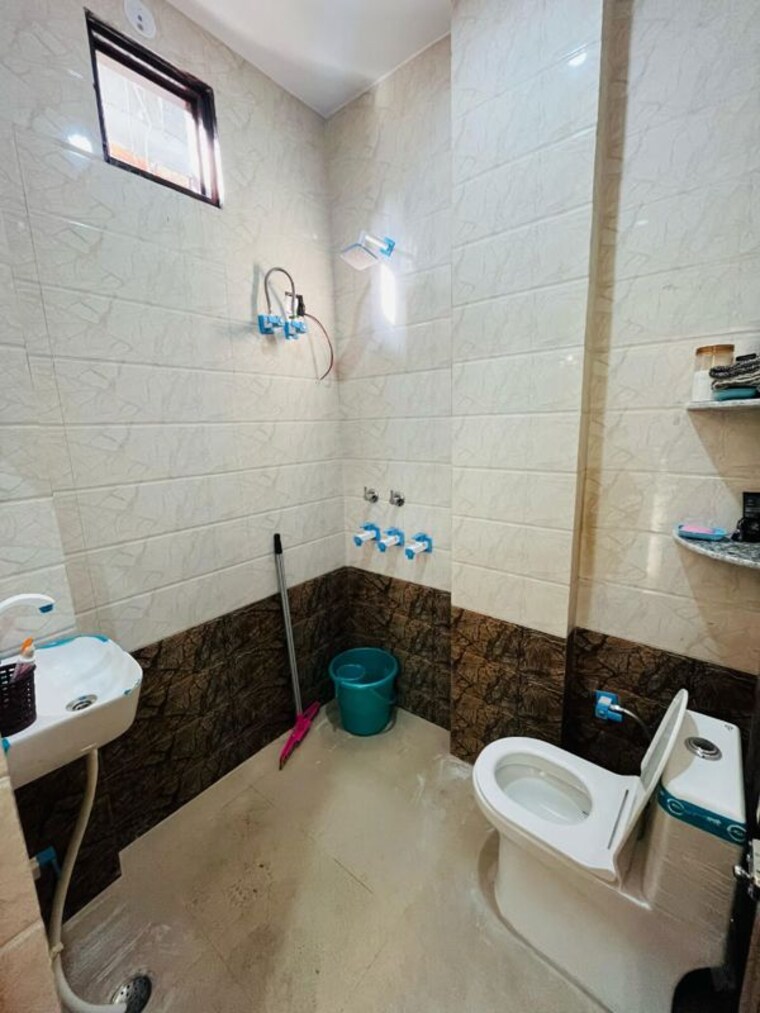 Bathroom, uttam nagar 1 RK 400 Sq.Ft. Builder Floor In Uttam Nagar Delhi 10534203