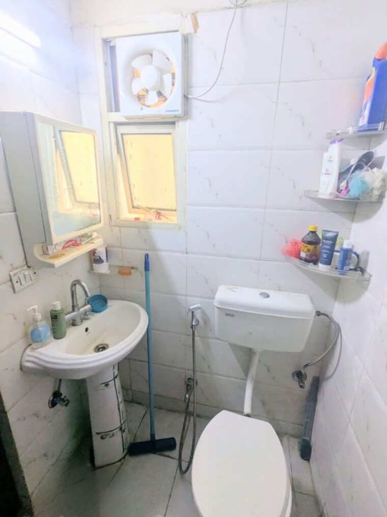 Bathroom, supertech-eco-village-ii 3 Bedroom 1595 Sq.Ft. Apartment In Sector 16b Greater Noida Greater Noida 10534207