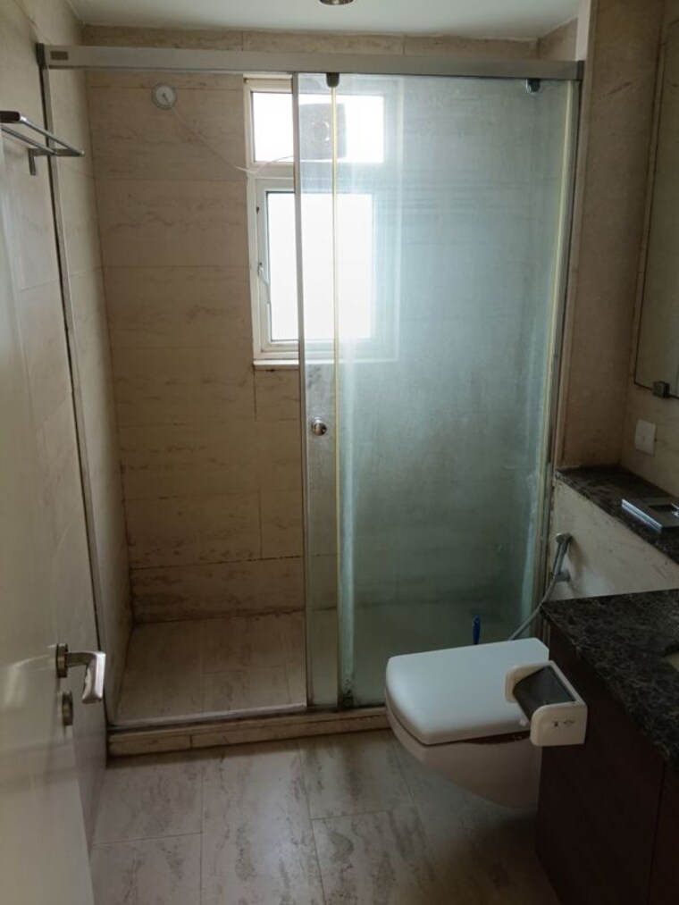 Bathroom, dlf-park-place 3 Bedroom 1983 Sq.Ft. Apartment In Sector 54 Gurgaon 10534189