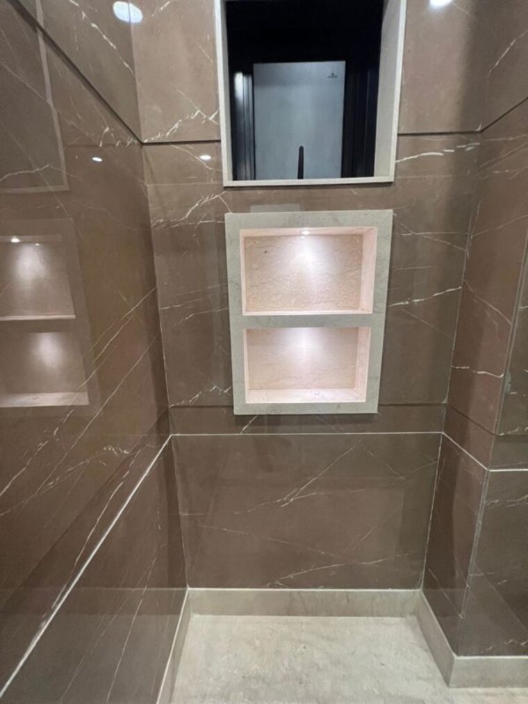 Bathroom, chittaranjan park 3 Bedroom 200 Sq.Ft. Builder Floor In Chittaranjan Park Delhi 10534235