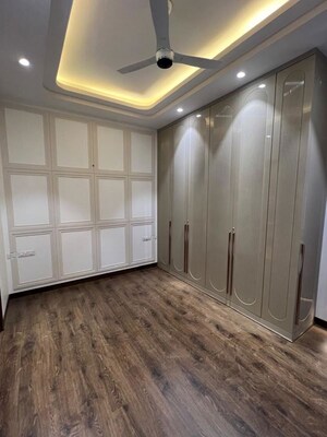 Room in 3 BHK Builder Floor at Chittaranjan Park – for Sale