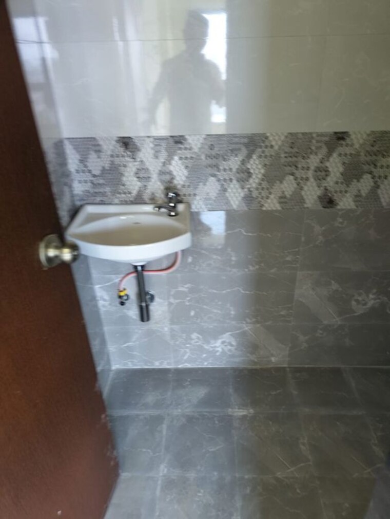 Bathroom, dgs-sheetal-dharmaraj 2 Bedroom 600 Sq.Ft. Apartment In Malad West Mumbai 10534252