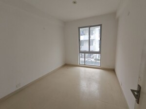 Room in 3 BHK Apartment at Vatika City Homes, Sector 83 – for Rent