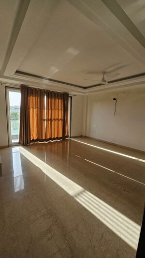 Hall in 4 BHK Builder Floor at DLF Independent Floors, Dlf City Phase 3 – for Rent