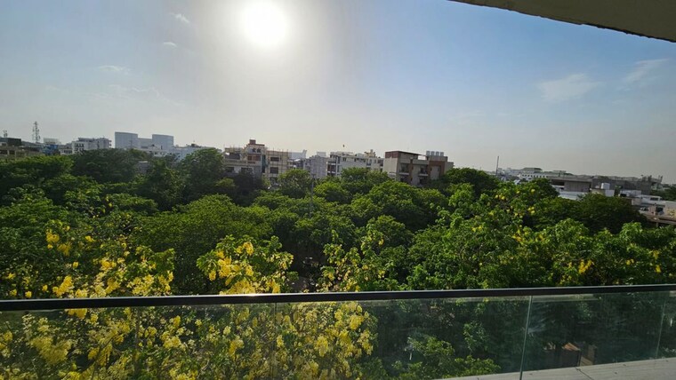 Garden, dlf-independent-floors 4 Bedroom 400 Sq.Yd. Builder Floor In Dlf City Phase 3 Gurgaon 10534192