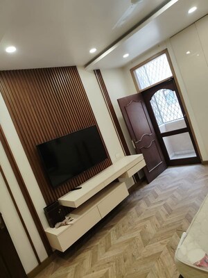 Room in 5 BHK Independent House at Shivalik Colony – for Sale