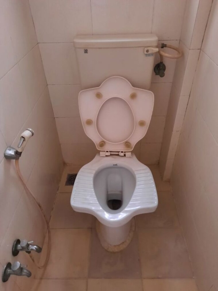 Bathroom, vinay-apartment-worli 1 Bedroom 600 Sq.Ft. Apartment In Worli Mumbai 10534347