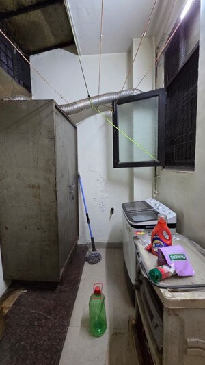 Team Area in 2 BHK Apartment at Niti Khand – for Rent