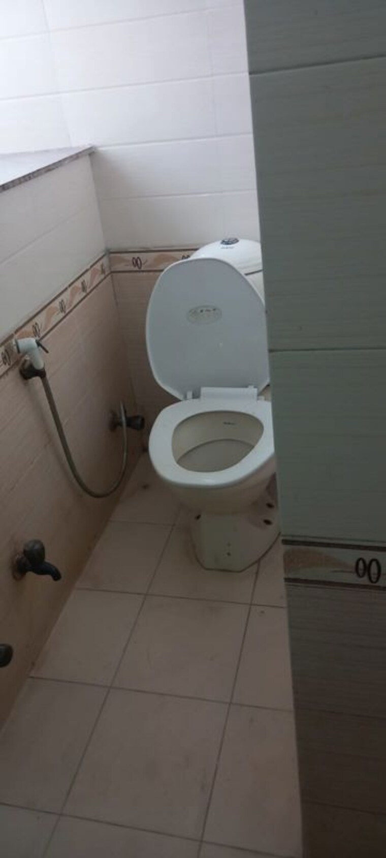 Bathroom, ip extension 2 Bedroom 950 Sq.Ft. Apartment In Ip Extension Delhi 10534342