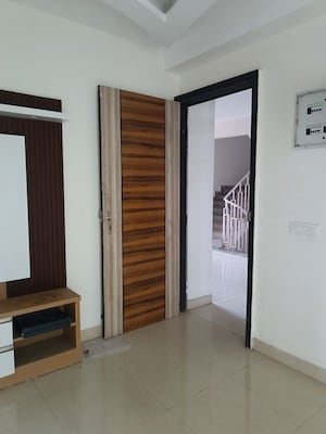 Room in 3 BHK Apartment at Samridhi Luxuriya Avenue, Sector 150 – for Rent