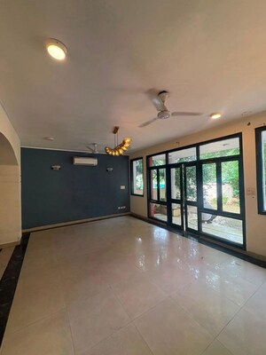 Room in 2 BHK Apartment at Unitech Uniworld Gardens 2, Sector 47 – for Rent