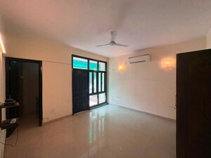 Room in 2 BHK Apartment at Unitech Uniworld Gardens 2, Sector 47 – for Rent
