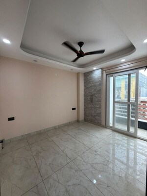 Room in 3 BHK Builder Floor at Vasant Kunj Enclave – for Rent