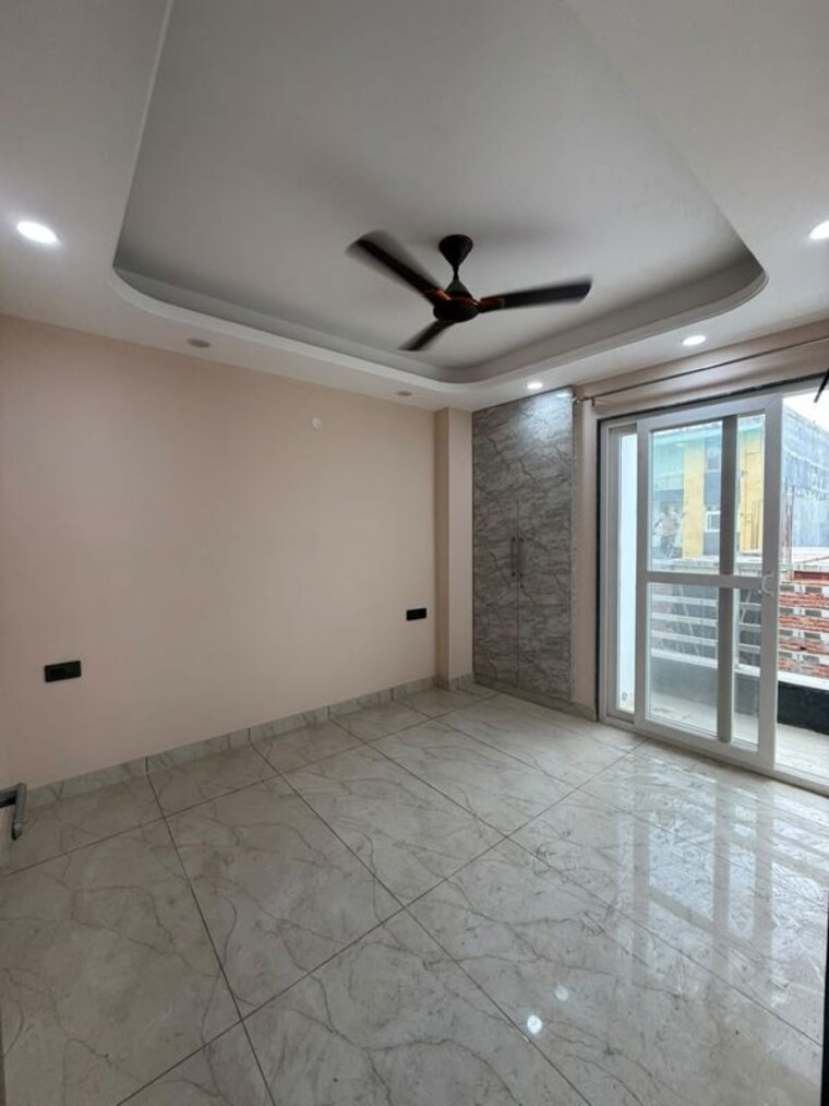 Room, vasant kunj enclave 3 Bedroom 100 Sq.Yd. Builder Floor In Vasant Kunj Enclave Delhi 10534428