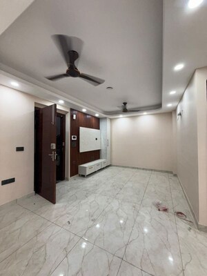Room in 3 BHK Builder Floor at Vasant Kunj Enclave – for Rent