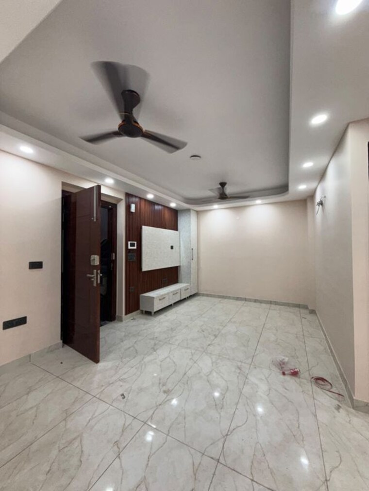 Room, vasant kunj enclave 3 Bedroom 100 Sq.Yd. Builder Floor In Vasant Kunj Enclave Delhi 10534428