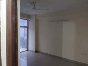 Room in 3.5 BHK Apartment at Skytech Matrott, Sector 76 – for Rent