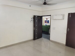 Room in 3.5 BHK Apartment at Skytech Matrott, Sector 76 – for Rent