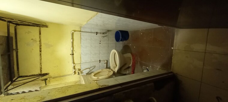 Attached Bathroom, ashram road Commercial Office Space 750 Sq.Ft. In Ashram Road Ahmedabad 10534415
