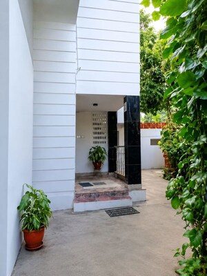 6+ BHK Villa – Exterior View View at Geeta Apartments Mahanagar, Mahanagar - for Sale