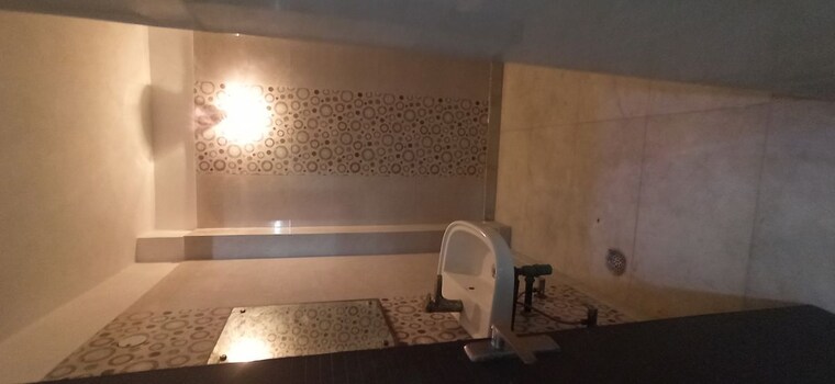 Bathroom, sector 122 6+ Bedroom 162 Sq.Mt. Independent House In Sector 122 Noida 10534463