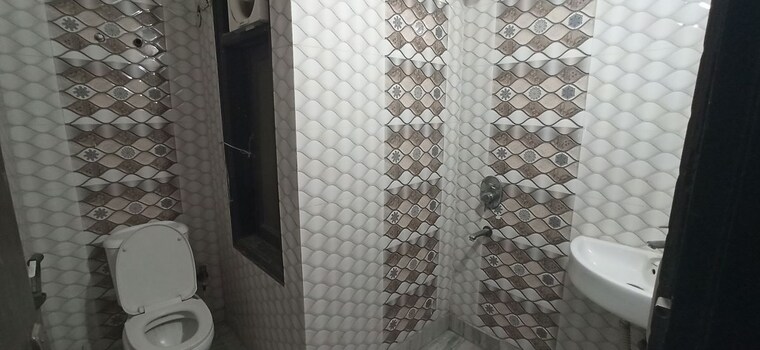 Bathroom, sector 122 6+ Bedroom 162 Sq.Mt. Independent House In Sector 122 Noida 10534463