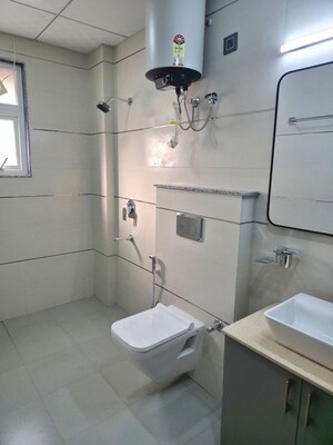 Bathroom in 1 BHK Builder Floor at Sector 43 – for Rent