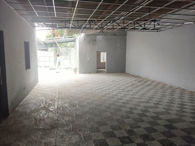  Parking, sector 63 Commercial Warehouse 2000 Sq.Ft. In Sector 63 Noida 10534479