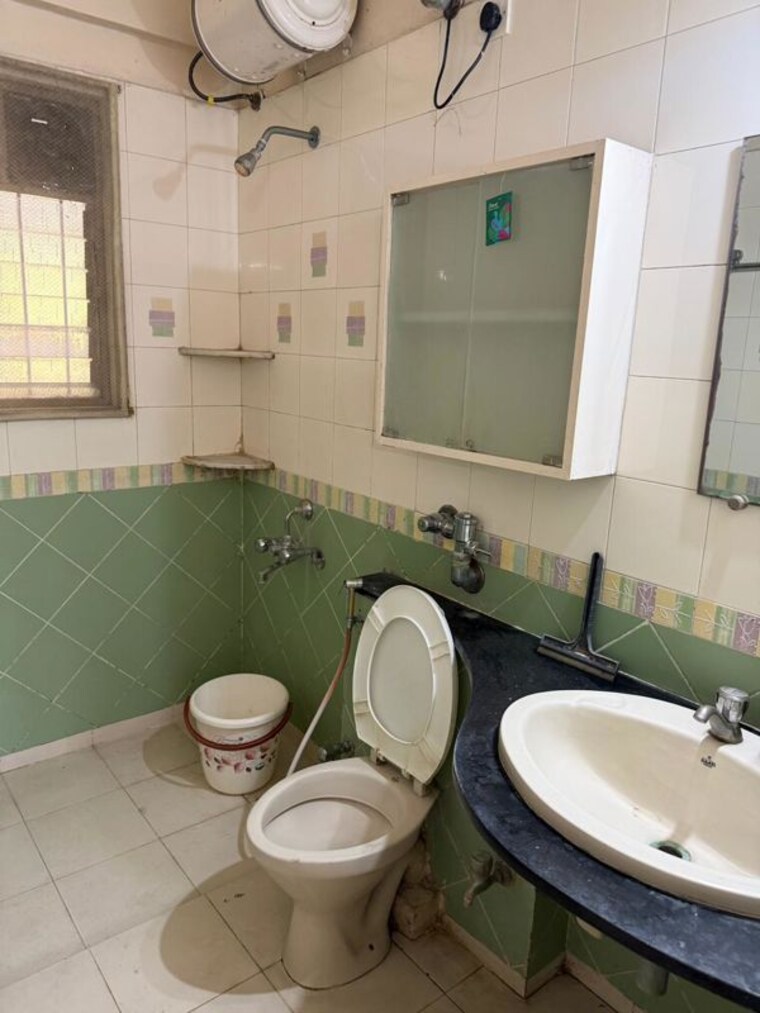 Bathroom, sindh-society 2 Bedroom 1200 Sq.Ft. Apartment In Aundh Pune 10534502