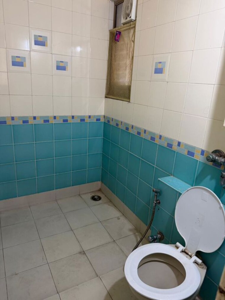 Bathroom, sindh-society 2 Bedroom 1200 Sq.Ft. Apartment In Aundh Pune 10534502