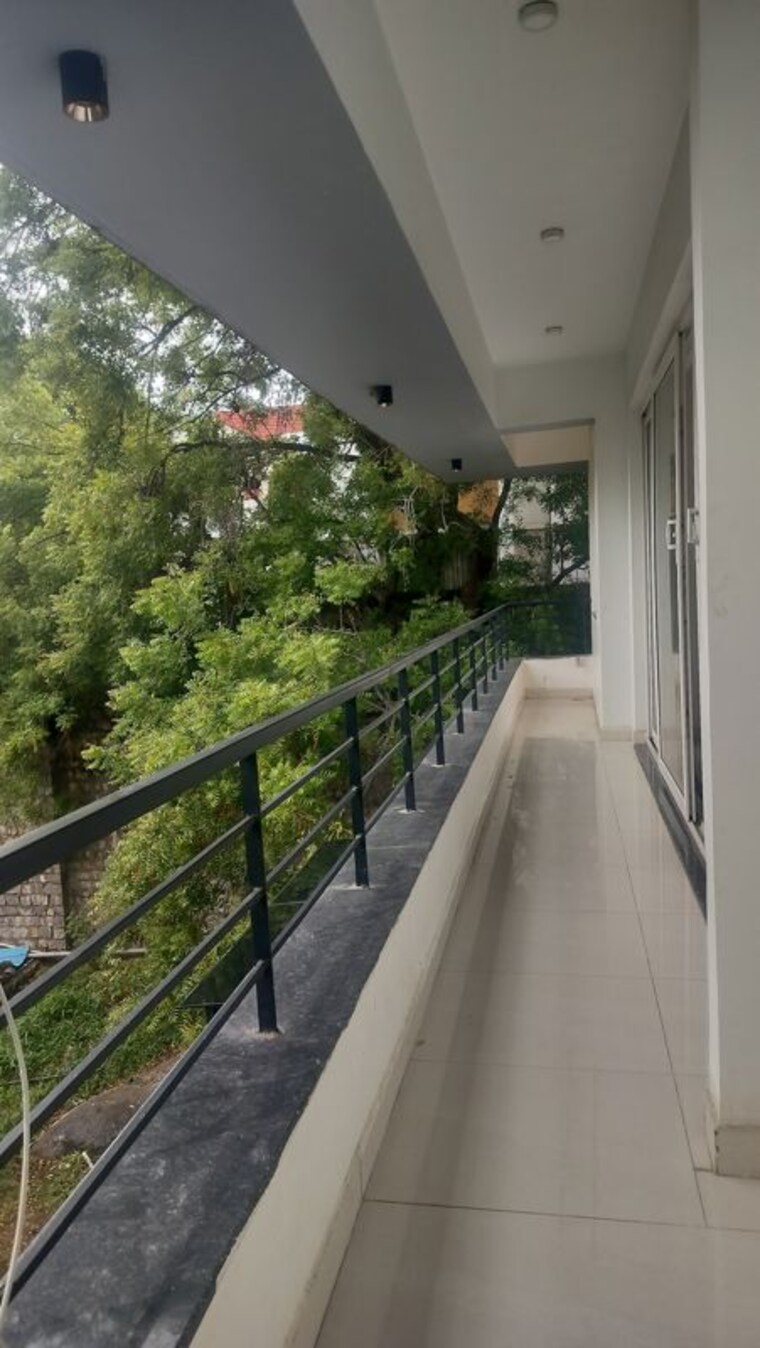 Balcony, jubilee hills Commercial Showroom 2000 Sq.Ft. In Jubilee Hills Hyderabad 10534498