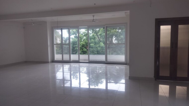 Room, jubilee hills Commercial Showroom 2000 Sq.Ft. In Jubilee Hills Hyderabad 10534498