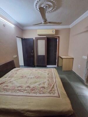 Bedroom in 4 BHK Penthouse at Memnagar – for Rent
