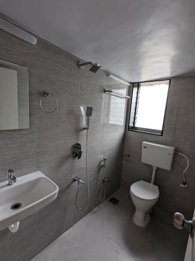 Bathroom, nahars-everest 2 Bedroom 750 Sq.Ft. Apartment In Versova Mumbai 10534569