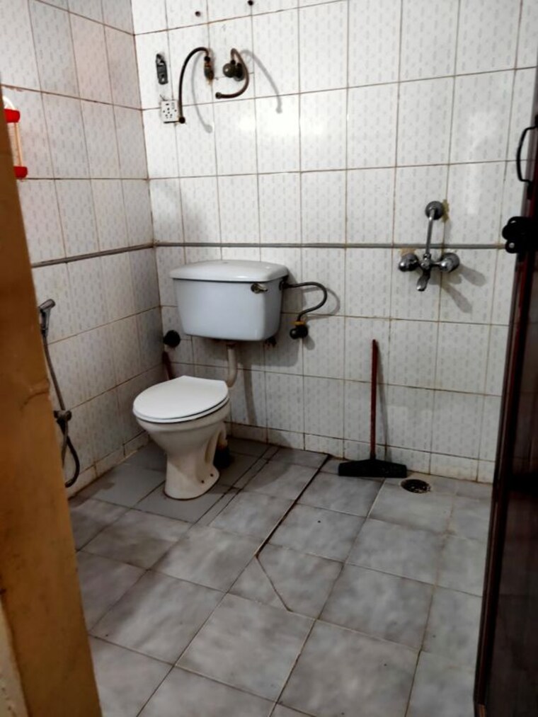 Bathroom, windsor-and-nova-society 2 Bedroom 980 Sq.Ft. Apartment In Ahinsa Khand 2 Ghaziabad 10534565