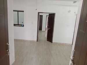Room in 3 BHK Builder Floor at Dalanwala – for Rent