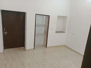 Room in 3 BHK Builder Floor at Dalanwala – for Rent