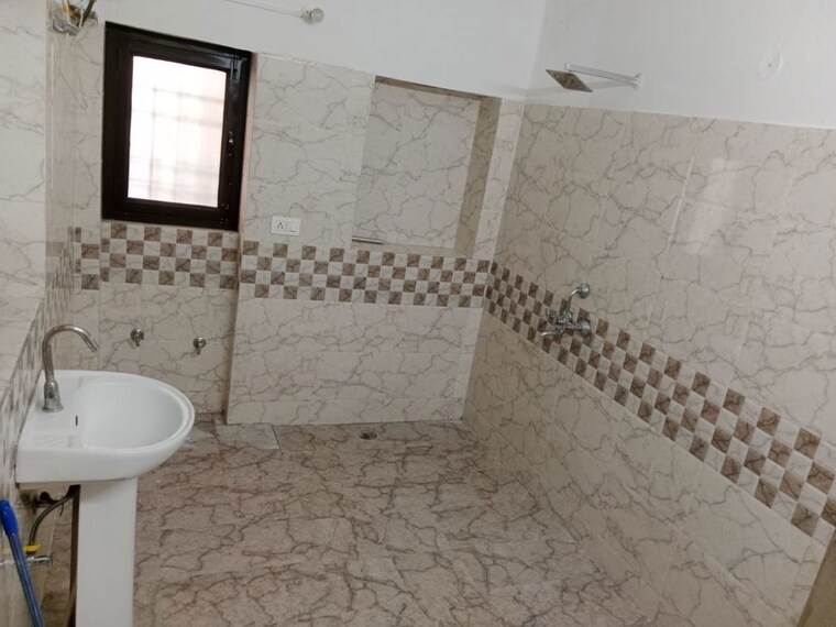 Bathroom, dalanwala 3 Bedroom 1400 Sq.Ft. Builder Floor In Dalanwala Dehradun 10534585